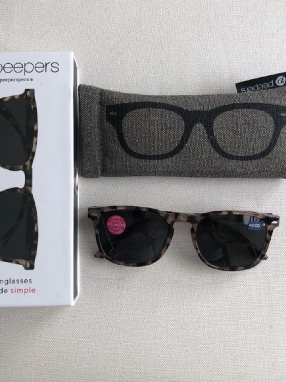 New in Box Gray Tortoise Peepers Simply Sunglasses with case